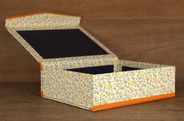 "Vroni" yellow orange box
